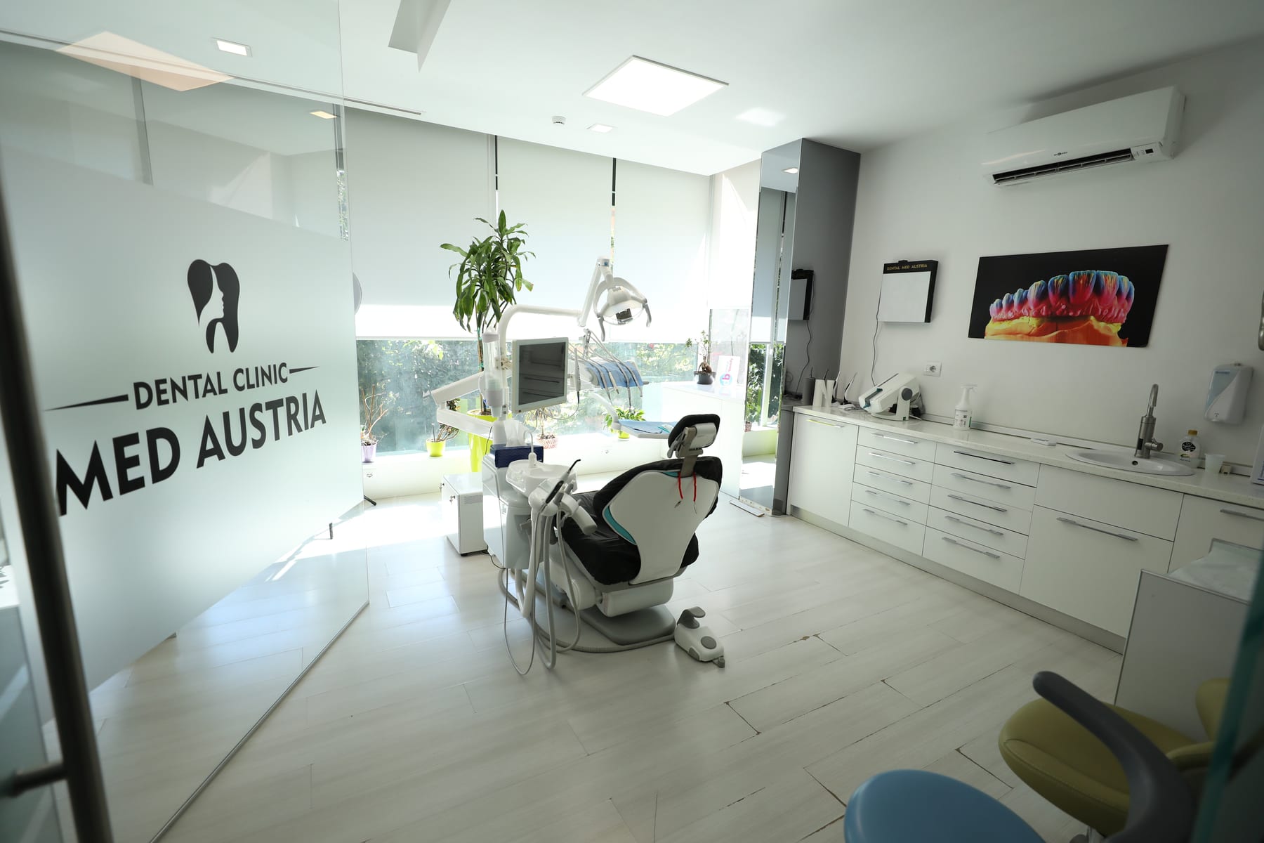 Ein Blick in die Klinik von Dental Med Austria in Tirana
